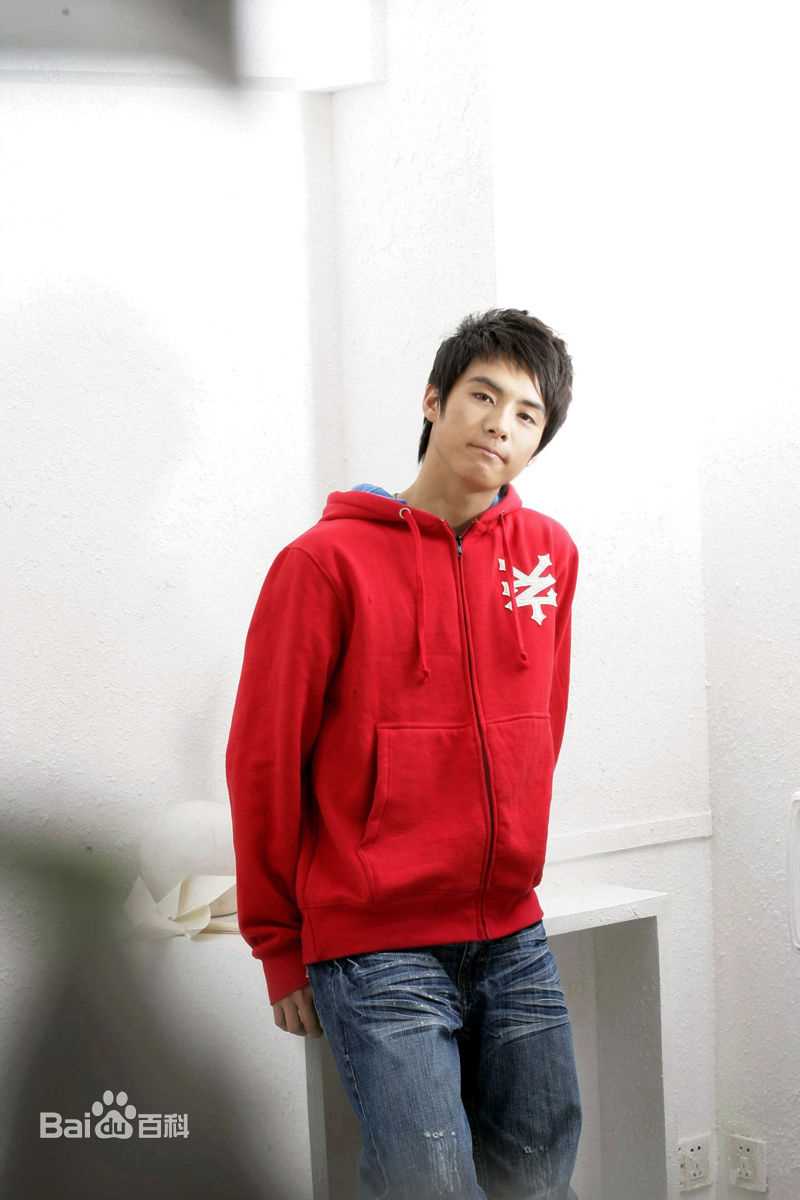 最新马天宇(Ray Ma)在专辑《宇光十色》中的壁纸