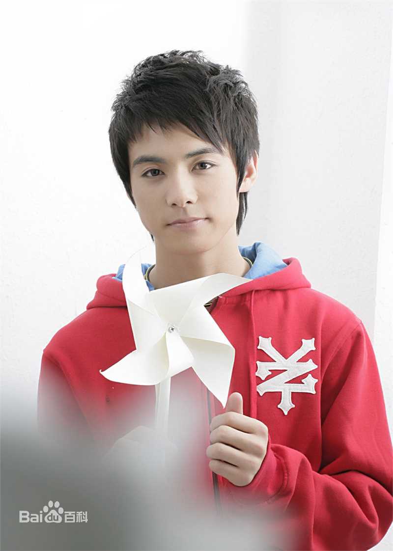 最新马天宇(Ray Ma)在专辑《宇光十色》中的壁纸