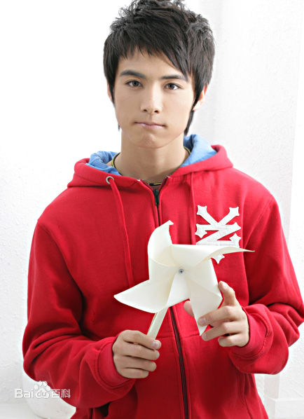 最新马天宇(Ray Ma)在专辑《宇光十色》中的壁纸