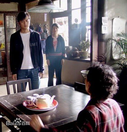 李亚鹏(Yapeng Li)为爱结婚饰演胡子冲前后照片