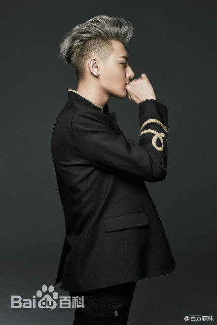 黄子韬(Z.TAO、 、タオ)官方图片前后照片