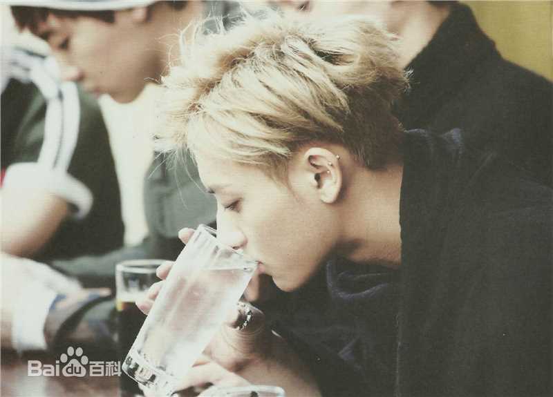 黄子韬(Z.TAO、 、タオ)官方图片前后照片