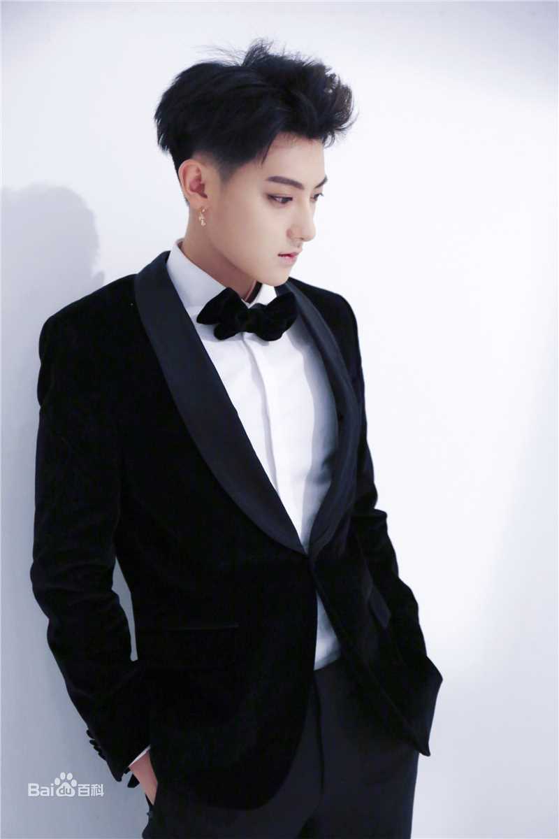 黄子韬(Z.TAO、 、タオ)官方图片前后照片