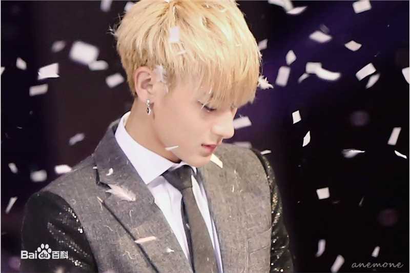 黄子韬(Z.TAO、 、タオ)舞台王者前后照片