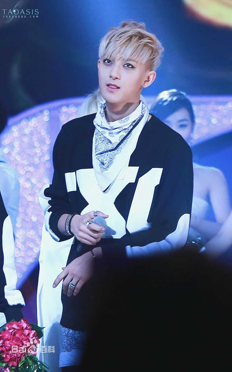 黄子韬(Z.TAO、 、タオ)舞台王者前后照片