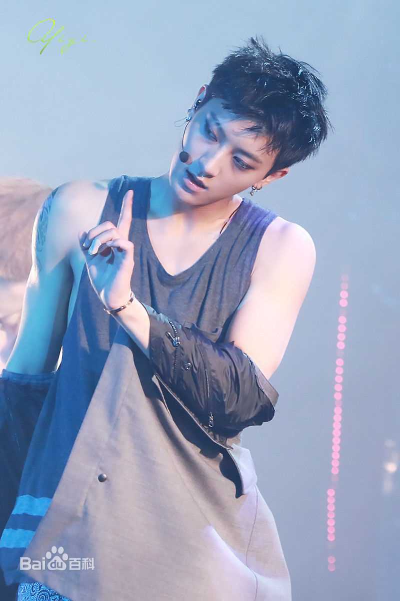 黄子韬(Z.TAO、 、タオ)舞台王者前后照片