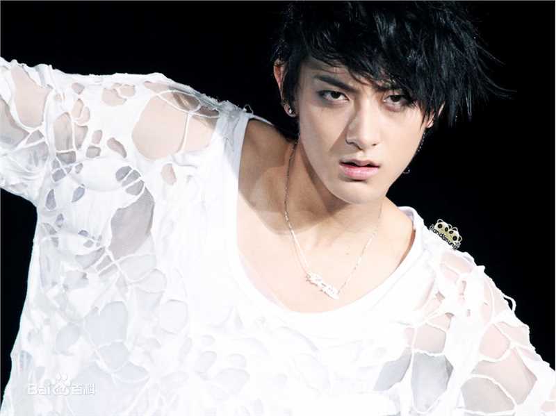 黄子韬(Z.TAO、 、タオ)舞台王者前后照片