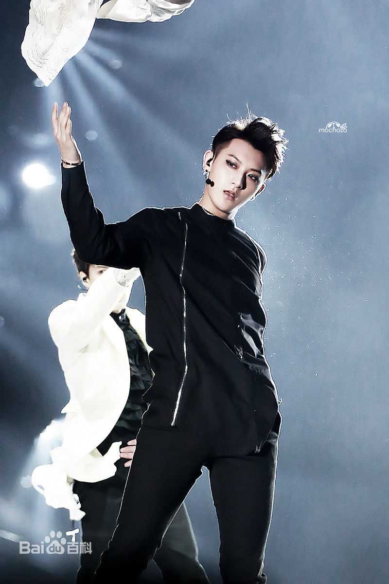 黄子韬(Z.TAO、 、タオ)舞台王者前后照片