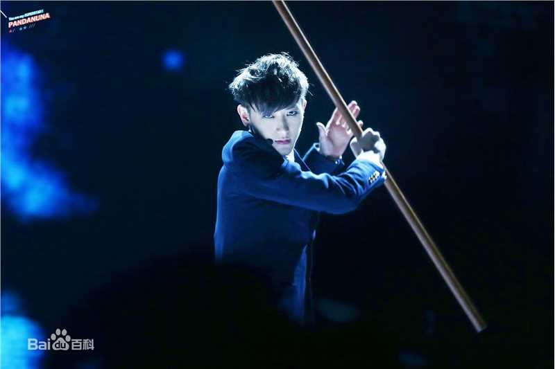 黄子韬(Z.TAO、 、タオ)舞台王者前后照片