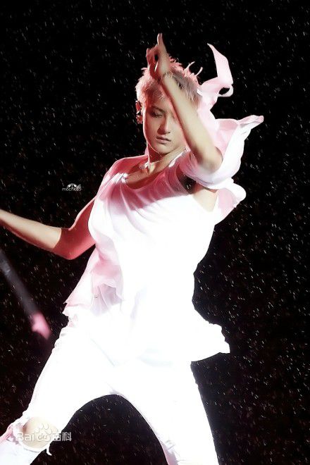 黄子韬(Z.TAO、 、タオ)舞台王者前后照片