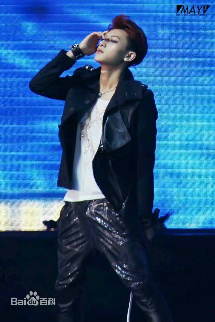 黄子韬(Z.TAO、 、タオ)舞台王者前后照片