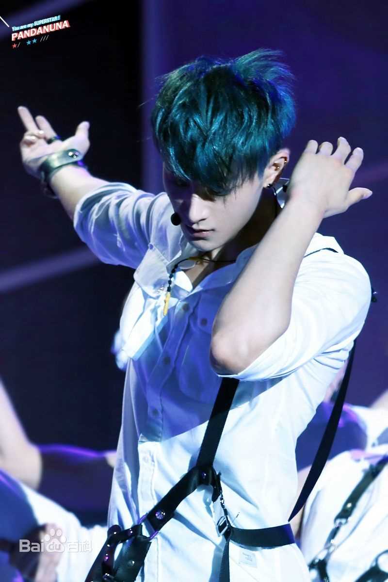 黄子韬(Z.TAO、 、タオ)舞台王者前后照片