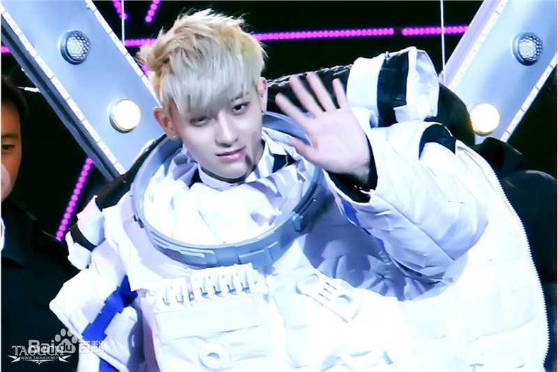 黄子韬(Z.TAO、 、タオ)舞台王者前后照片