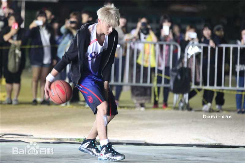 黄子韬(Z.TAO、 、タオ)十项全能性感图片图集