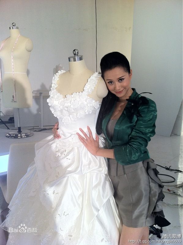 倪虹洁微博图片