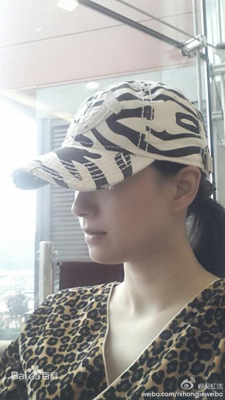 倪虹洁微博图片