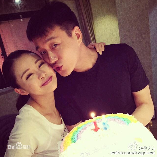 关悦(Guan Yue)佟大为夫妇合影性感图片图集