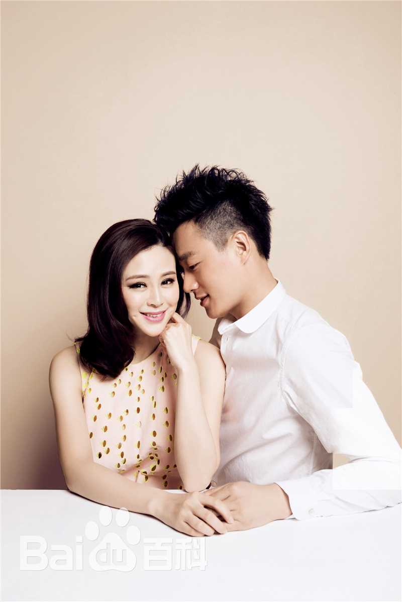 关悦(Guan Yue)佟大为夫妇合影性感图片图集
