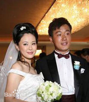 关悦(Guan Yue)佟大为夫妇合影性感图片图集
