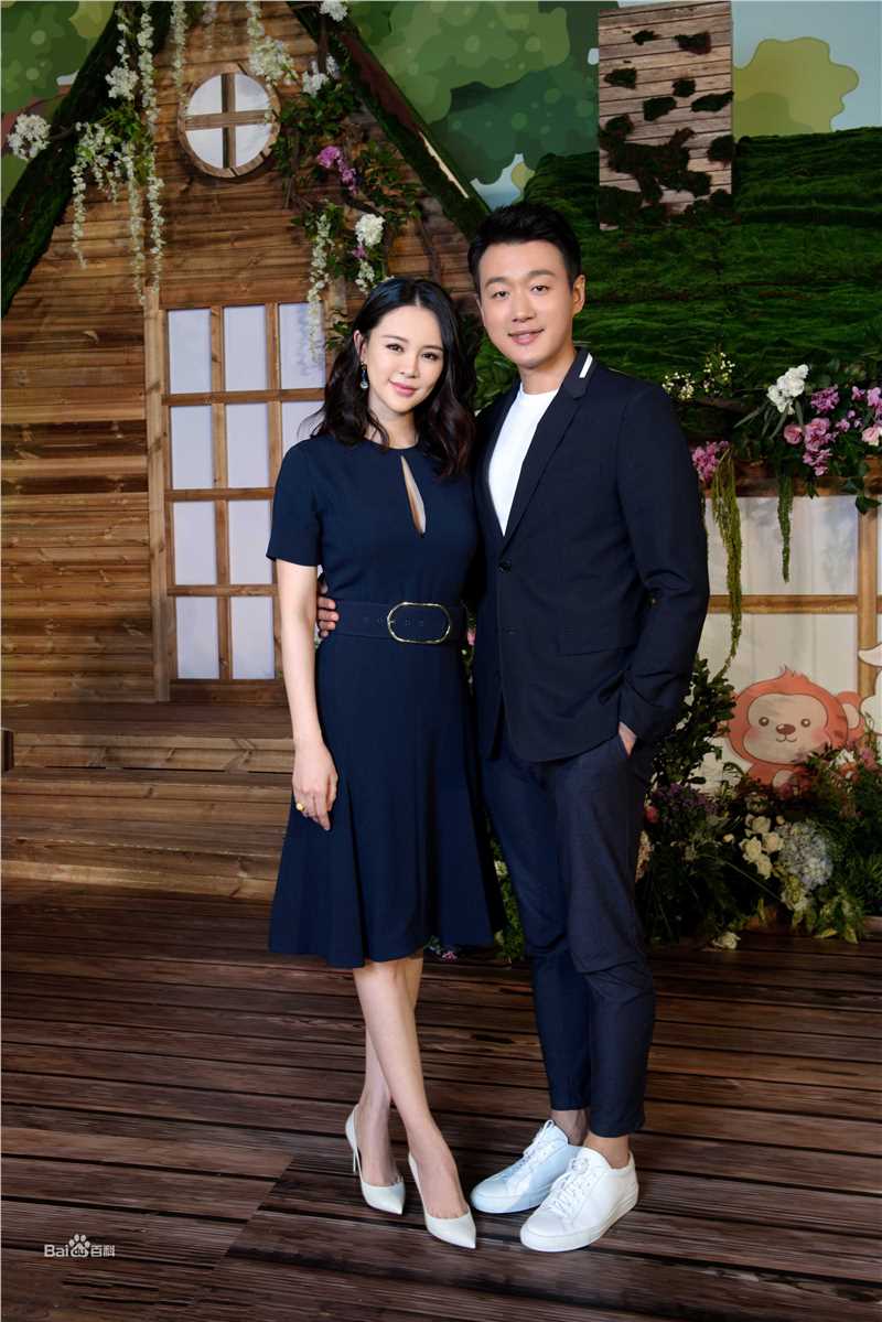 关悦(Guan Yue)佟大为夫妇合影性感图片图集