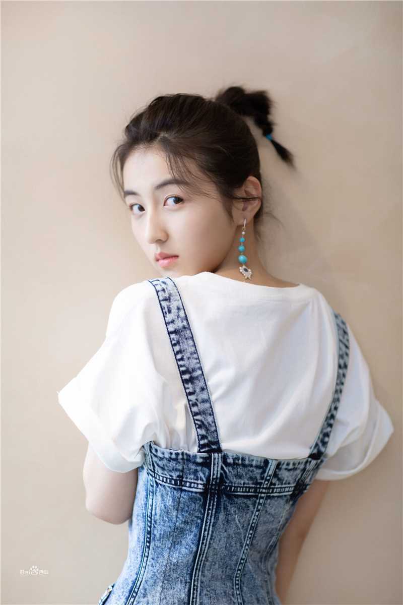 张子枫(Wendy Zhang)出席活动壁纸壁纸