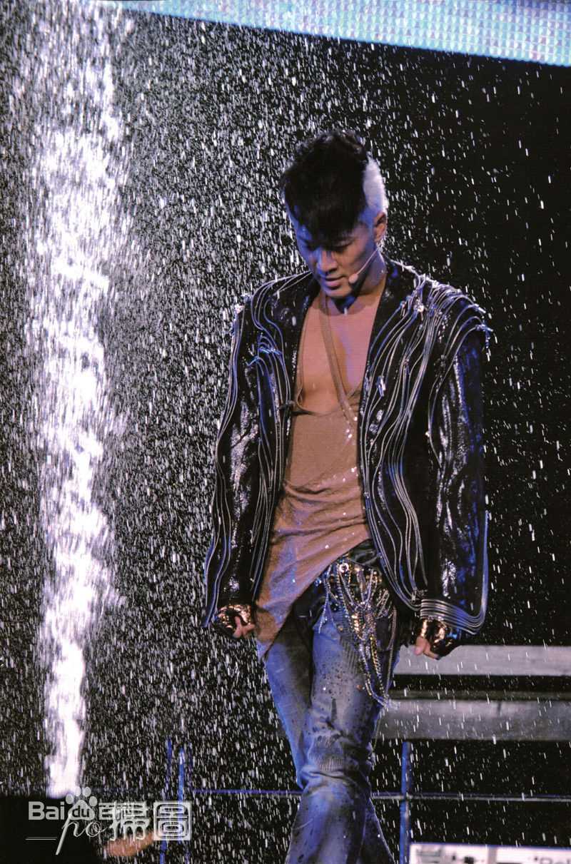 林峯/林峰(LAM Raymond)2010年林峰红馆个人演唱会性感图片图集