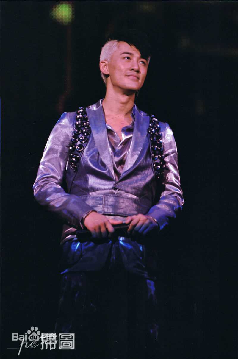 林峯/林峰(LAM Raymond)2010年林峰红馆个人演唱会性感图片图集