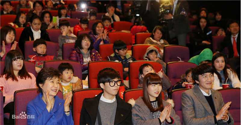 李光洙(Lee Kwang Soo,)和朴槿惠一同出席文化日宣传活动前后照片