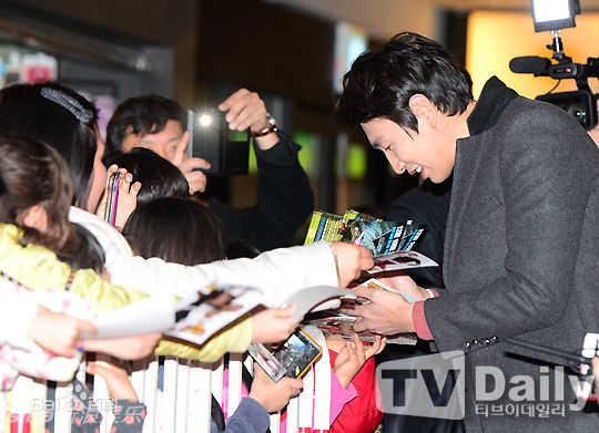 最全李光洙(Lee Kwang Soo,)在亮相《恐龙》试映会中的相册