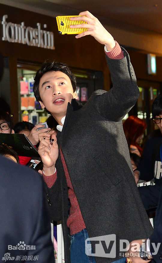 最全李光洙(Lee Kwang Soo,)在亮相《恐龙》试映会中的相册