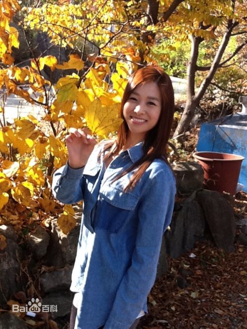 张申英(/Jang Shin yeong)生活照性感图片壁纸