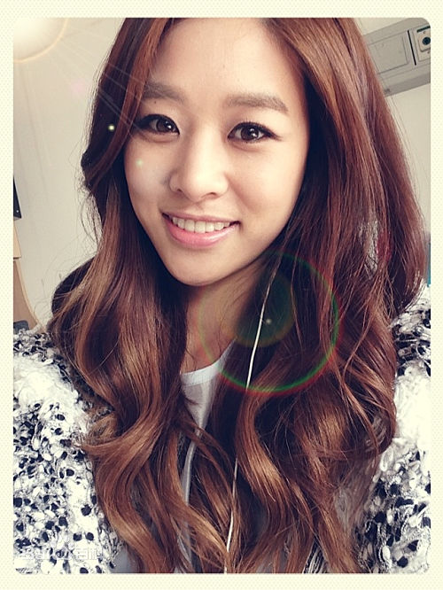 张申英(/Jang Shin yeong)生活照性感图片壁纸