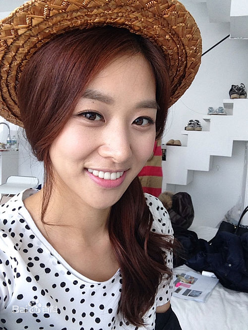 张申英(/Jang Shin yeong)生活照性感图片壁纸