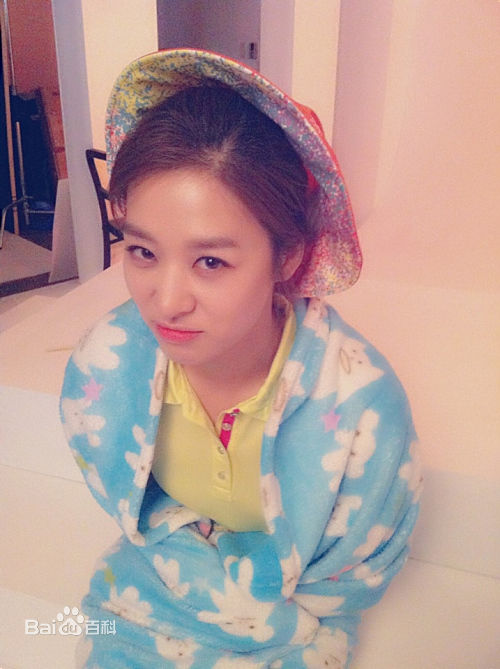 张申英(/Jang Shin yeong)生活照性感图片壁纸