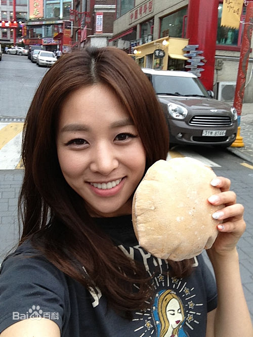 张申英(/Jang Shin yeong)生活照性感图片壁纸