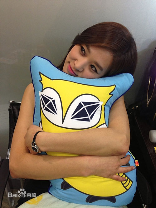 张申英(/Jang Shin yeong)生活照性感图片壁纸