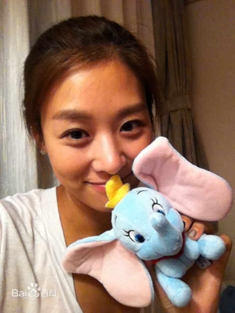 张申英(/Jang Shin yeong)生活照性感图片壁纸