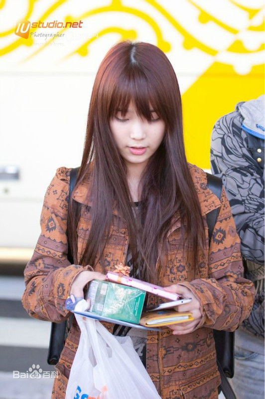 李知恩(IU(艺名)、 (韩文)、Lee Ji Eun(英文))IU素颜照相册