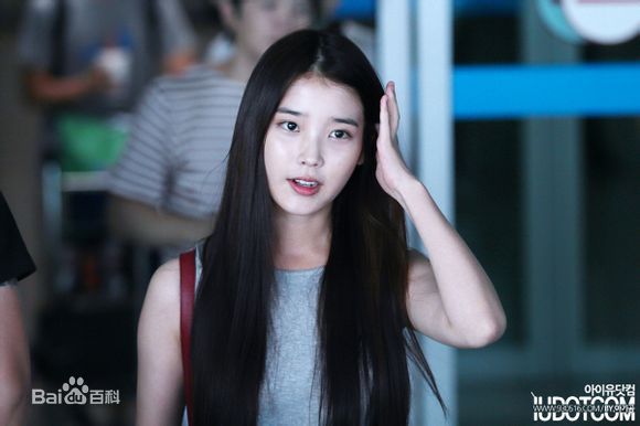 李知恩(IU(艺名)、 (韩文)、Lee Ji Eun(英文))IU素颜照相册