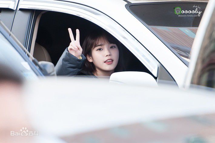 李知恩(IU(艺名)、 (韩文)、Lee Ji Eun(英文))IU素颜照相册