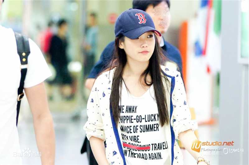 李知恩(IU(艺名)、 (韩文)、Lee Ji Eun(英文))IU素颜照相册