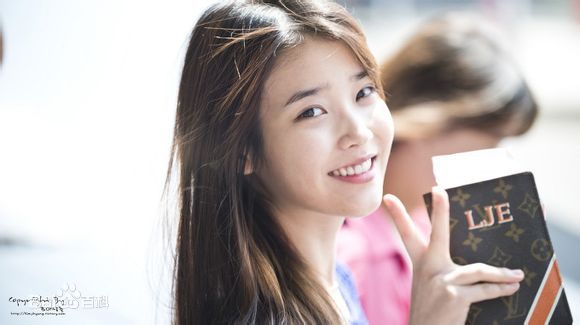 李知恩(IU(艺名)、 (韩文)、Lee Ji Eun(英文))IU素颜照相册