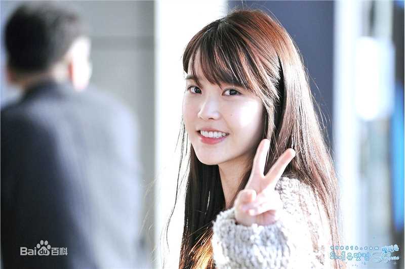 李知恩(IU(艺名)、 (韩文)、Lee Ji Eun(英文))IU素颜照相册