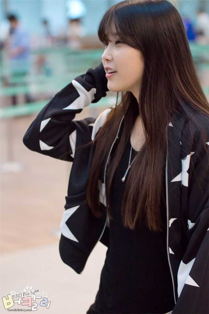 李知恩(IU(艺名)、 (韩文)、Lee Ji Eun(英文))IU素颜照相册