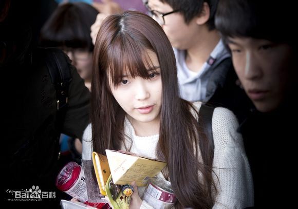 李知恩(IU(艺名)、 (韩文)、Lee Ji Eun(英文))IU素颜照相册
