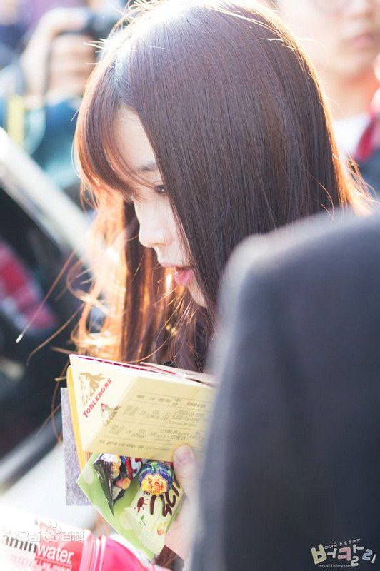 李知恩(IU(艺名)、 (韩文)、Lee Ji Eun(英文))IU素颜照相册