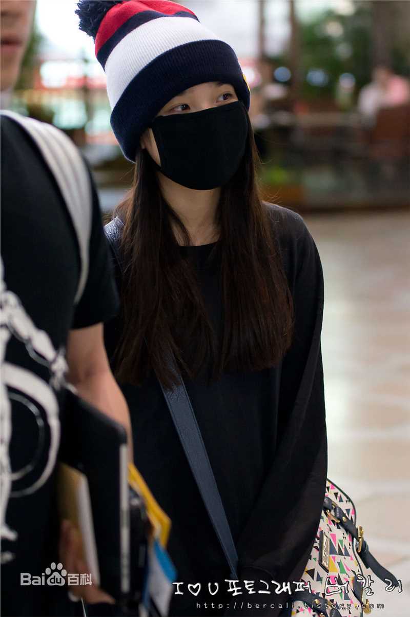 李知恩(IU(艺名)、 (韩文)、Lee Ji Eun(英文))IU素颜照相册