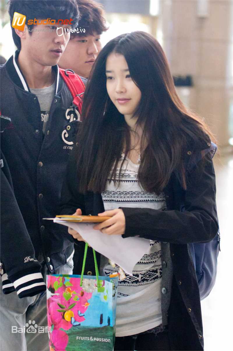 李知恩(IU(艺名)、 (韩文)、Lee Ji Eun(英文))IU素颜照相册