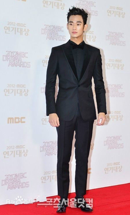 金秀贤(Kim Soo Hyun、キム スヒョン)MBC演技大赏(2012)前后照片