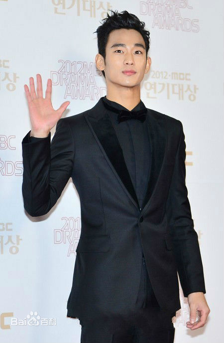 金秀贤(Kim Soo Hyun、キム スヒョン)MBC演技大赏(2012)前后照片